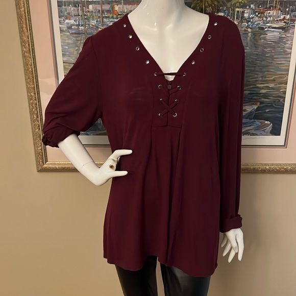 LACE UP TOP W/ GROMMETS - Picture 2 of 7